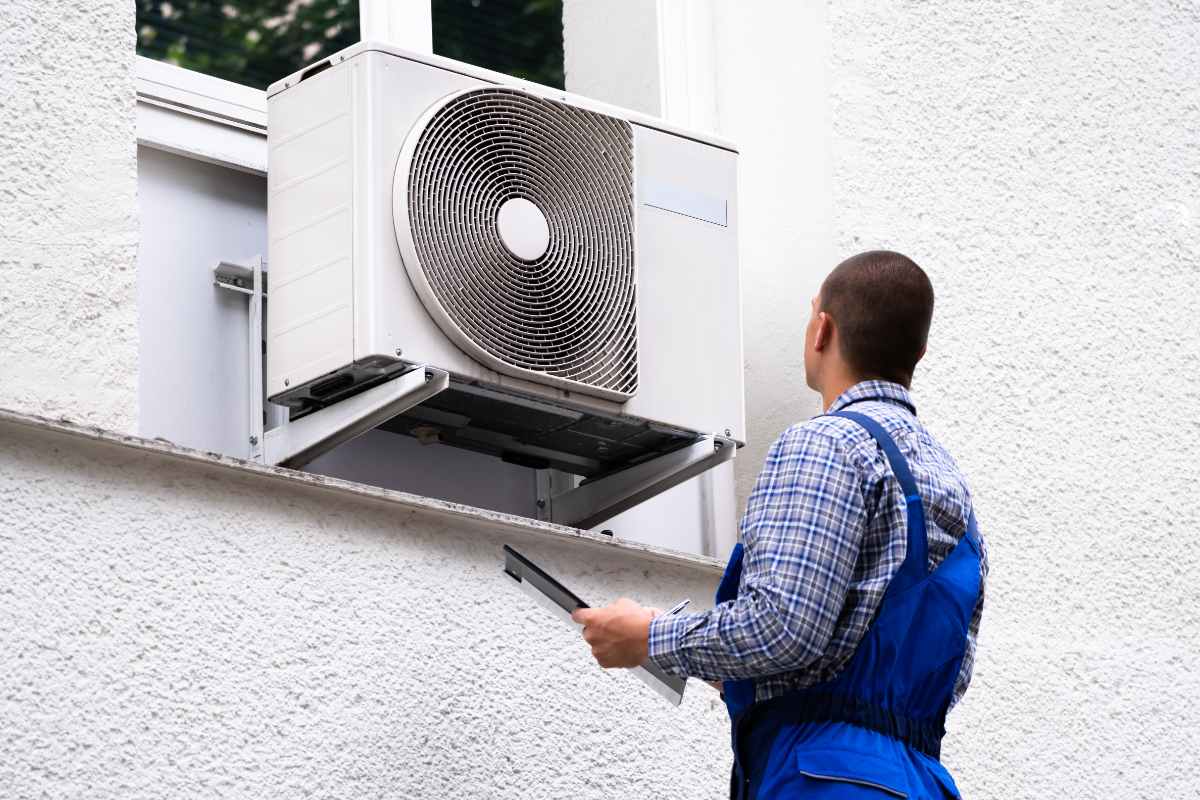 Air conditioning unit on wall
